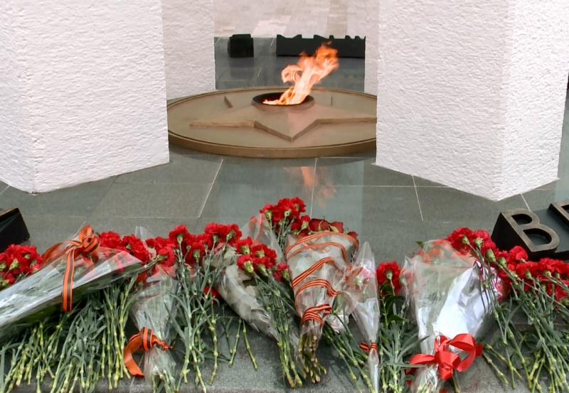 В Оренбурге около пяти тысяч горожан почтили память героев Сталинграда